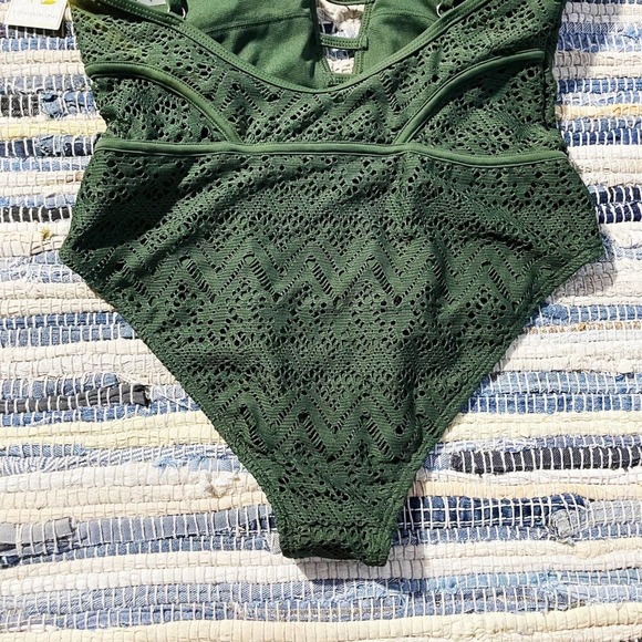 Tini Bikini Swimwear green crochet one piece deep v strappy swimsuit size Small - Picture 5 of 6